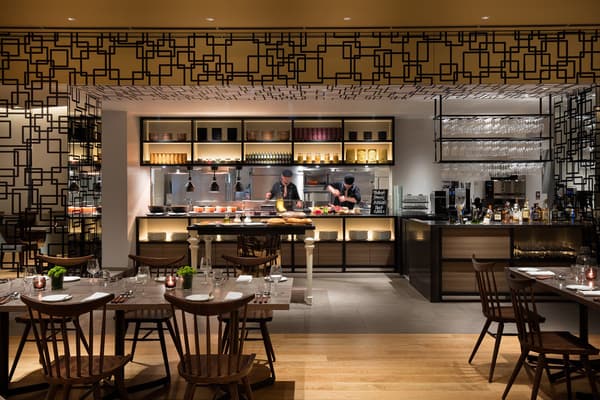 Interior Dining & Bar LAVAROCK