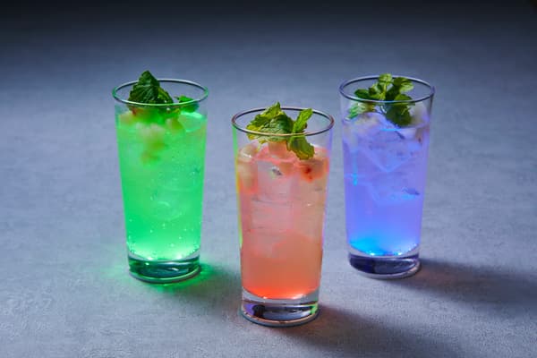 컬러풀 피치 피즈 음료