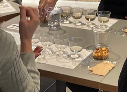 品嚐葡萄酒，同時了解不同類型的紅酒（圖片來自之前的白葡萄酒研討會）