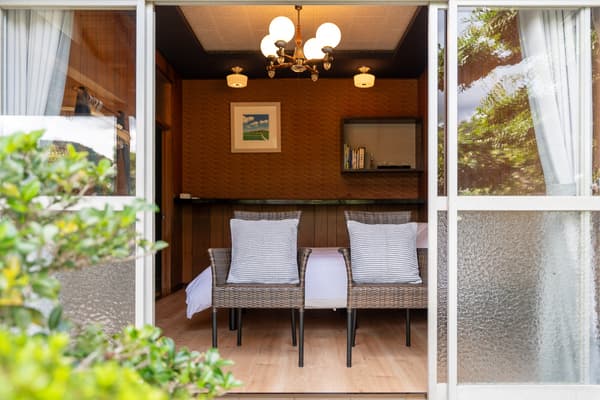 为观赏庭园而布置的椅子