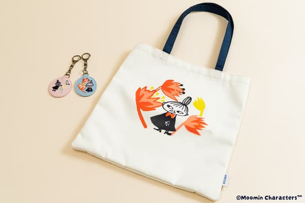 刺绣钥匙链和手提袋