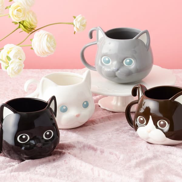 Cat Magic Mug glowing in the dark