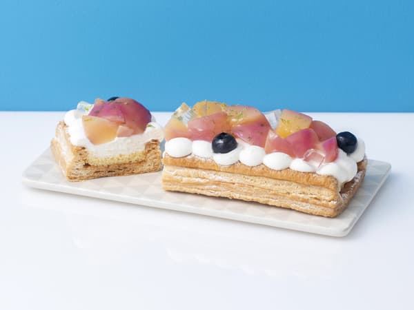 White Peach Pie ¥1,944 / Yu-Paime