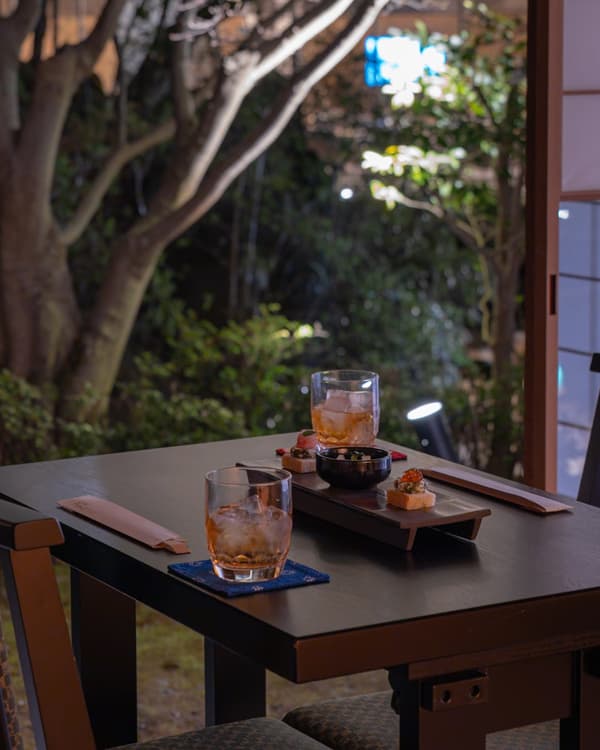 茶寮茶室明亮通透的内部空间