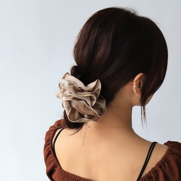 Velour Volume Frill Scrunchie (ベロアボリュームフリルシュシュ)
