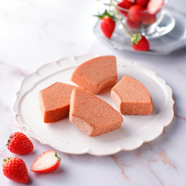 Strawberry Cheese Baum (Cut)
