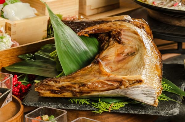 Garlic-roasted tuna collar