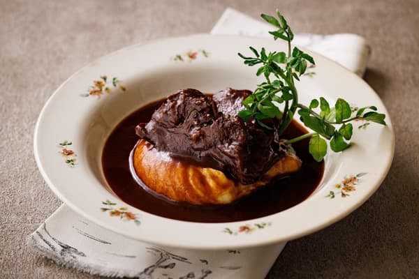 Beef cheek braised in red wine, served with pommes purée