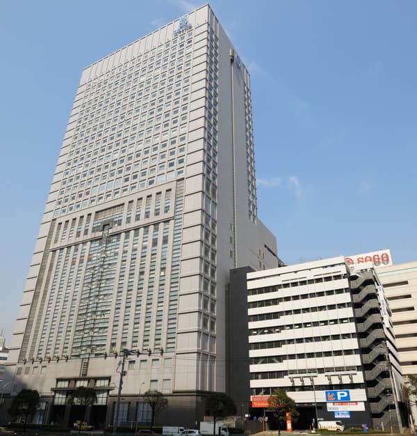 Yokohama Sky Building exterior