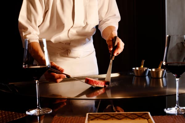 Teppanyaki restaurant with lively open-kitchen experience