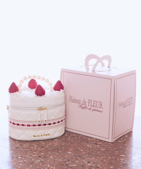 Gâteau Fraise Pearl Handle Bag