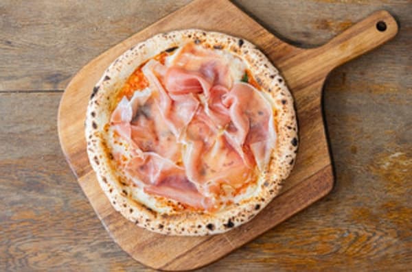 THE PIZZA YOKOHAMA的玛格丽特火腿披萨