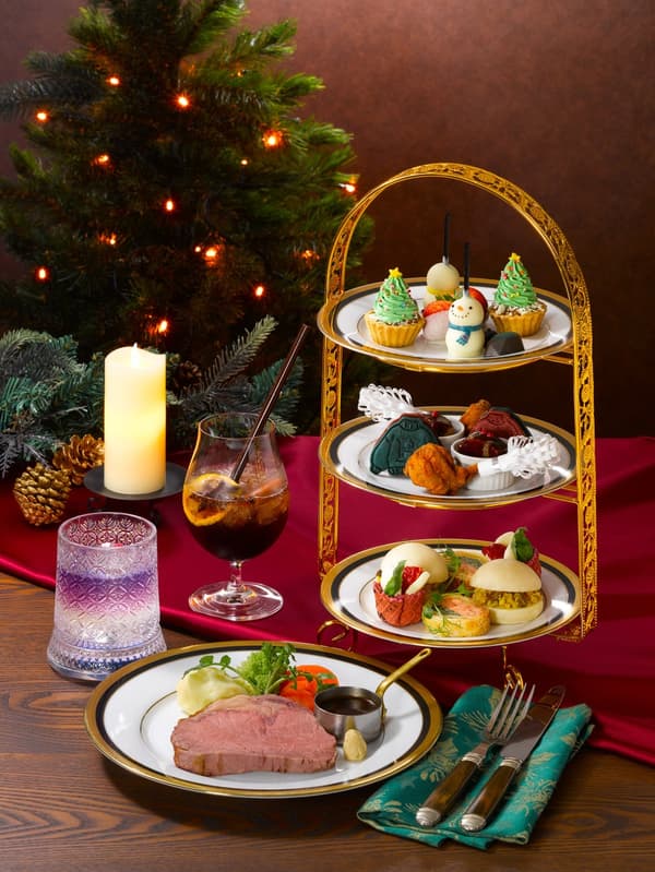 แท่นวาง Magical Winter High Tea Package และเนื้อย่าง