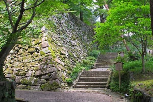 保留历史氛围的丹波龟山城遗址