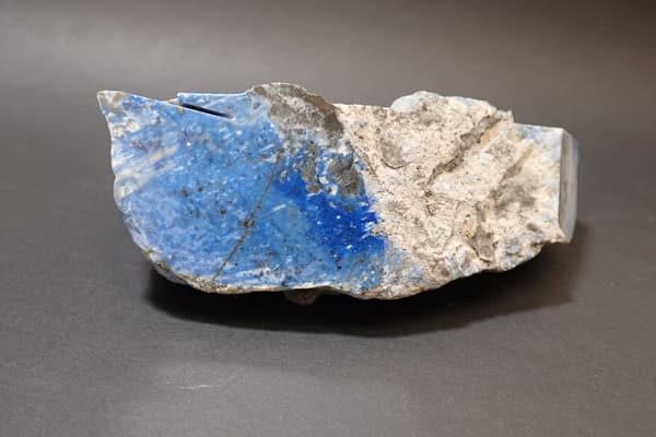Cut and polished surface of the Itoigawa lapis lazuli specimen