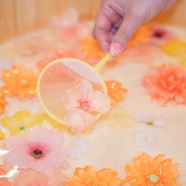Flower scooping activity