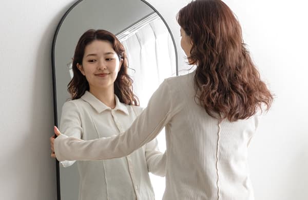 공간에 자연스럽게 녹아드는 슬림한 디자인
