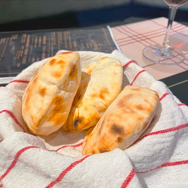 Fouée - stone oven-baked bread served piping hot