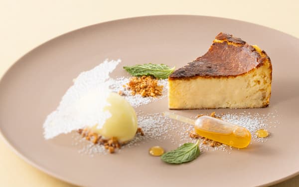 柠檬雪酪配蜂蜜巴斯克芝士蛋糕