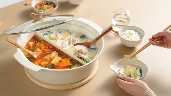 带有中心隔板的二食锅