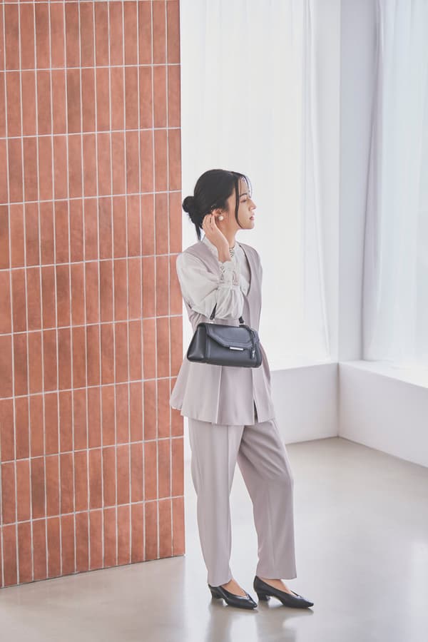 帶金屬裝飾的鞋子