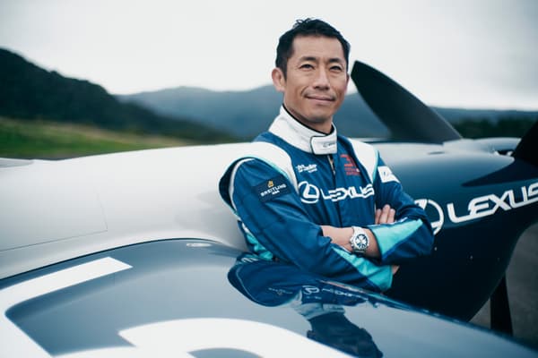 室屋义秀，世界航空竞速锦标赛首位亚洲年度总冠军