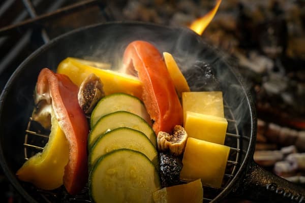 THE BASE GLAMPING YUGAWARA 燻烤零食市集