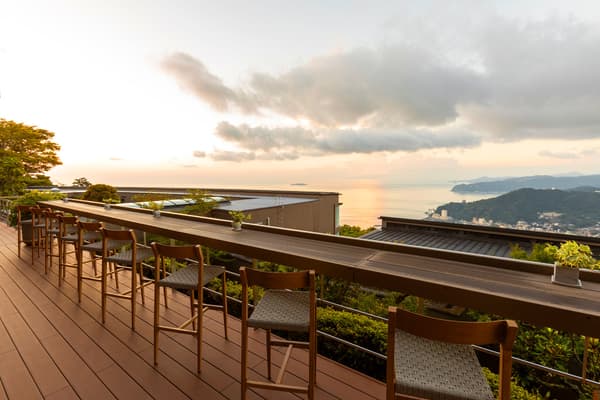 Cócteles de arándanos en el Hotel GrandBach Atami Crescendo