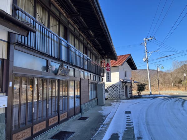 松本屋旅館（舊建築）的冬季景色
