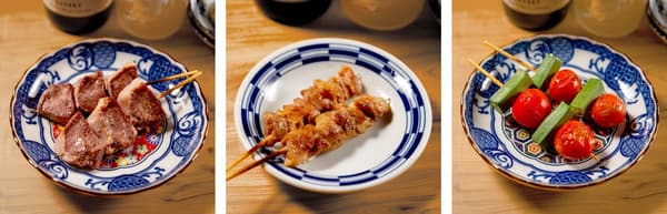 특제 돼지 혀 꼬치, 닭 허벅지살 꼬치, 토마토 & 오크라 꼬치
