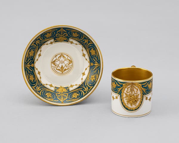 柏林皇家瓷器厂（KPM Berlin） —— 石榴纹饰杯碟，20世纪初