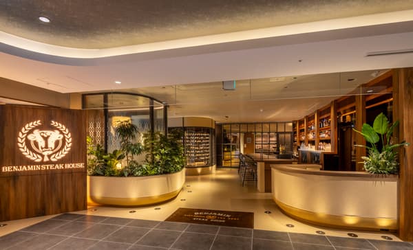 Benjamin Steakhouse KITTE大阪现代用餐空间