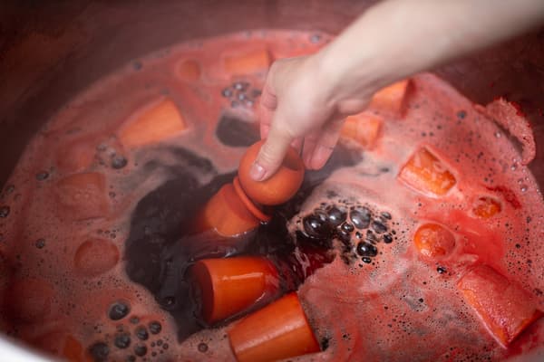 Repeatedly dyed in a decoction extracted from madder roots