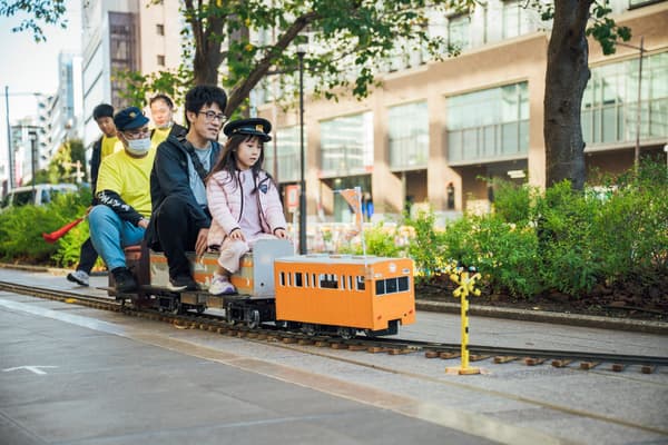帶有迷你火車的移動軌道