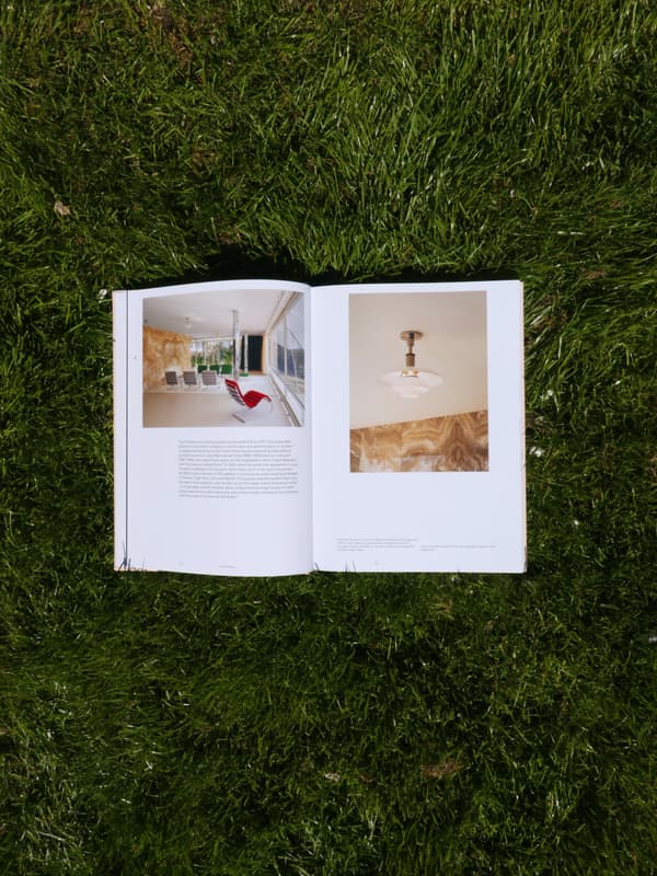 Halaman dalam buku merek Louis Poulsen