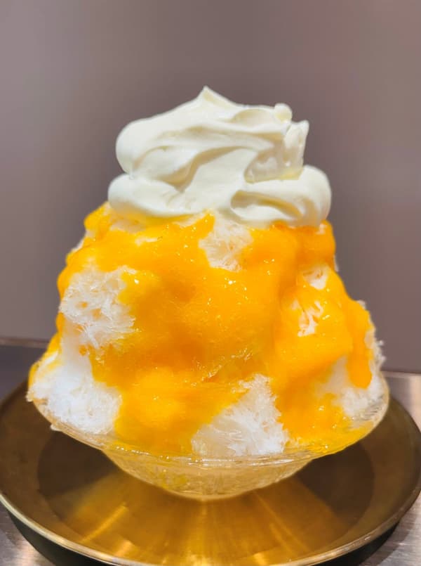BISTRO BLUE CAFE's ripe mango whip shaved ice