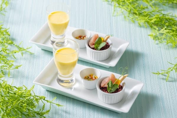 配菜:冰镇玉米浓汤、鹰嘴豆配意式生火腿鹰嘴豆泥