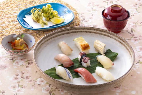 寿司 寿司人的春季寿司午餐