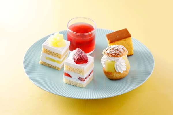 Strawberry Shortcake, Super Melon Shortcake, Amaou Jelly, New Honey Castella, and Melon Cream Puff