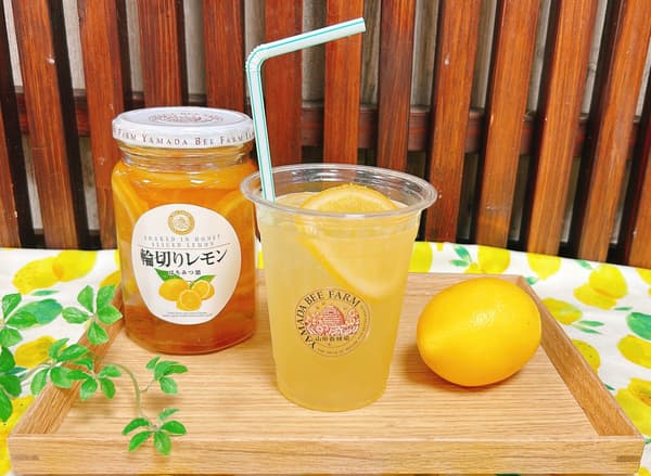 Refresco de limón en rodajas