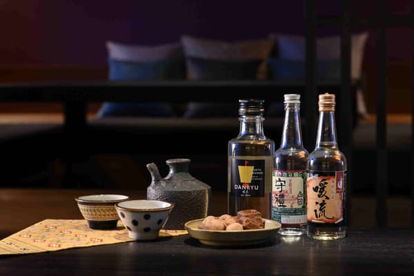 A guest room tasting that highlights the differences between aging methods