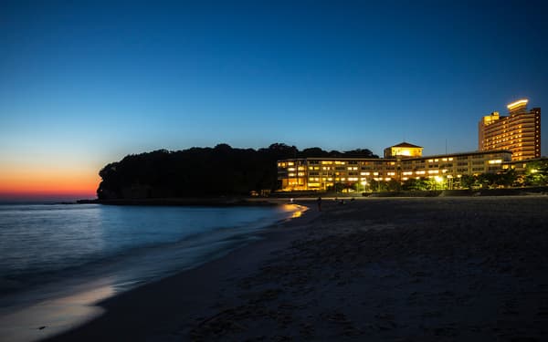 Moon & Wave Beach at Shiraraso Grand Hotel