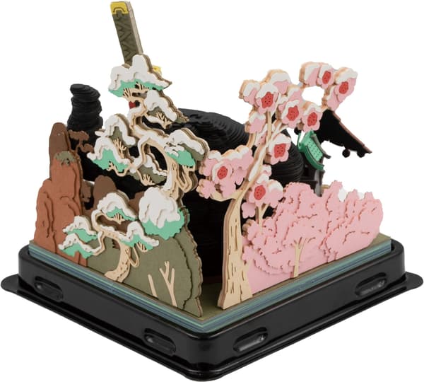 ONE PIECE 主题纸工艺品展示在保护盒中