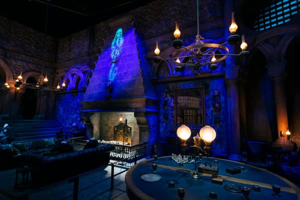 Death Eaters appear in Diagon Alley