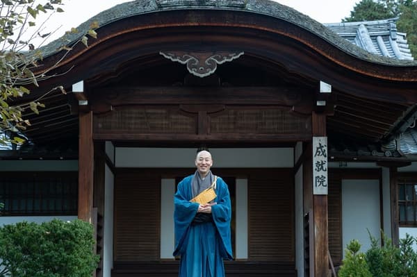 Reverend 大西 晶允, who serves as the guide
