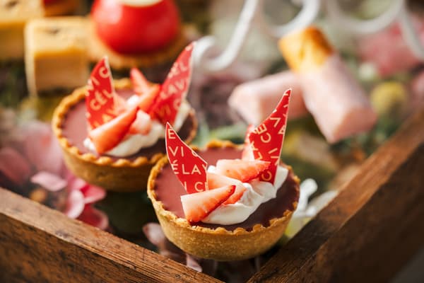 拿破仑酥，酥皮、奶油和新鲜草莓层层叠叠