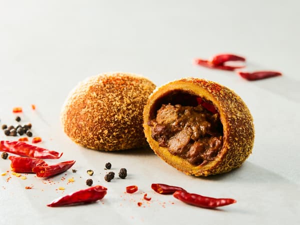 Roti kari sapi pedas gurih dari Curry Pan no Hi
