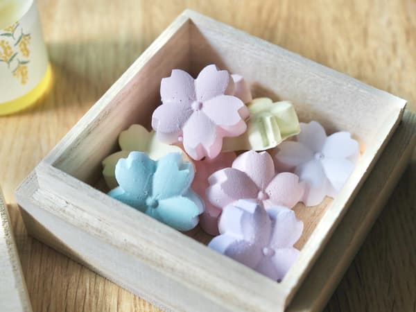 桐木盒裝的香薰精油與石套組