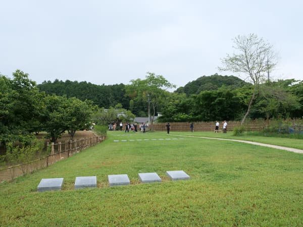 View of the hillside grounds at Mino Seiryu no Oka