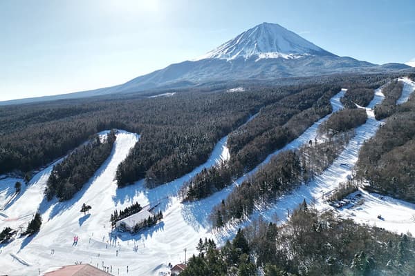 富士天滑雪場坡道景色